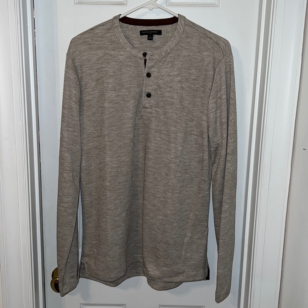 Large Beige/Light Brown Long-Sleeve Banana Republic T-Shirt